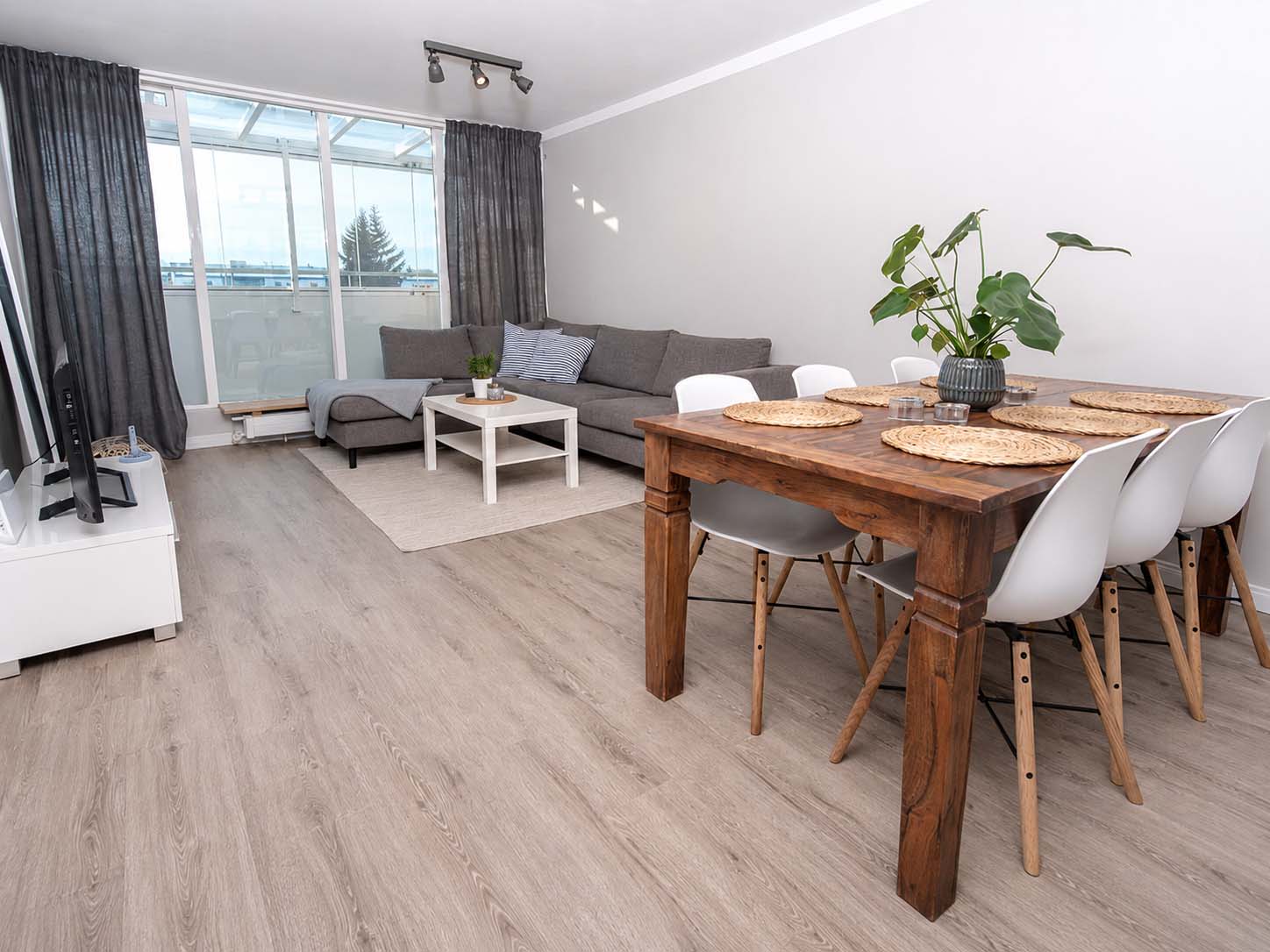 Salon i jadalnia mieszkania w Reykjavíku po remoncie
